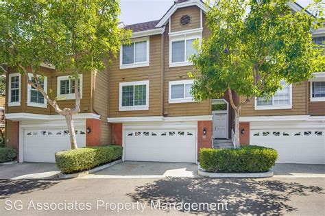 , two story duplex, freshly painted, new hard surface flooring, master bedroom downstairs with French doors to backyard, 2 bedrooms upstairs, 2 bath, 3 vanity, with large living room, dining room and walk-in closets. . Houses for rent woodland hills